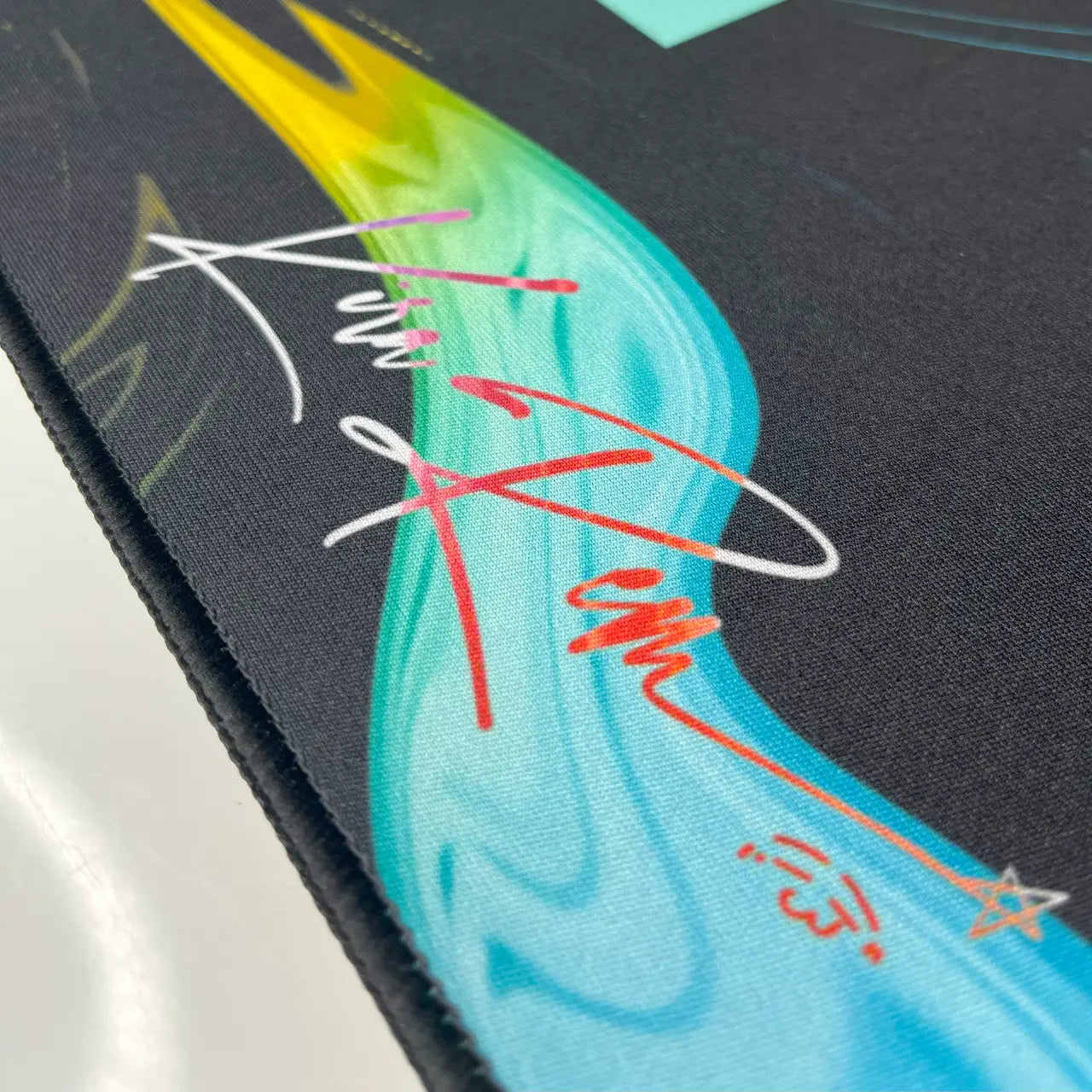 Alfombrilla de escritorio para juegos KiraRem Electric Pink - Edición Premium
